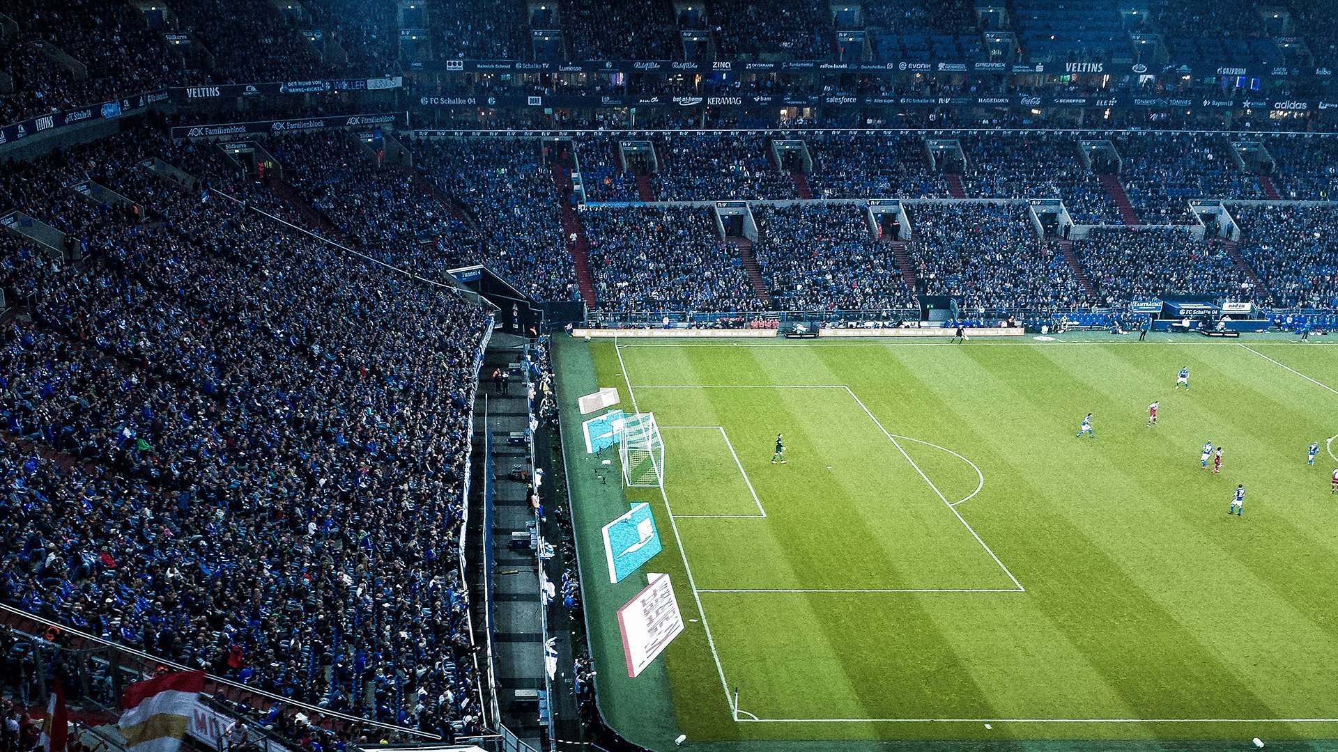 塞维利亚前后场联动顺畅推进有效进攻，塞维利亚前锋